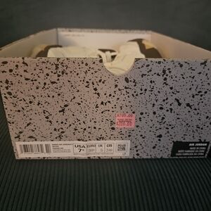 Authentic Womens Air Jordan Retro 5 Size 7.5 Brand New With Box Golden Ticket